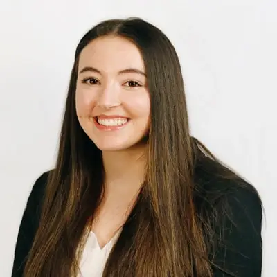 headshot of shelby henderson